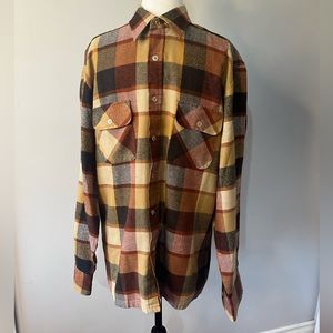 Horne’s  for Men Long Sleeved Shirt in Fall Colors w/ Breast Pockets!